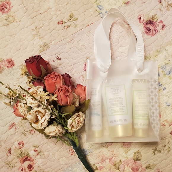 Mary Kay Pampering Satin Hands 3 Step Set - Picture 2 of 6